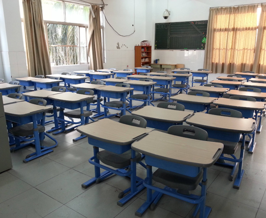 学校桌椅案例